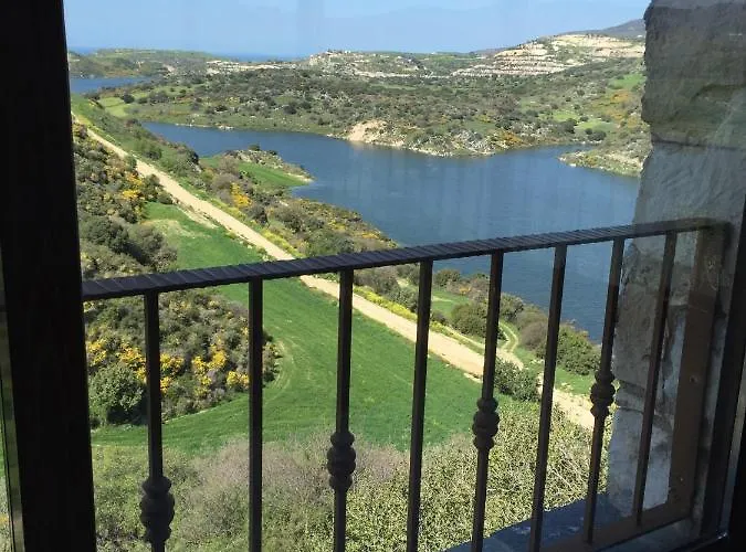 לינה וארוחת בוקר With View In Polis Area